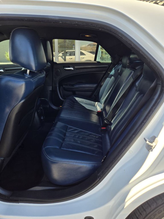 2014 Chrysler 300 Image 13