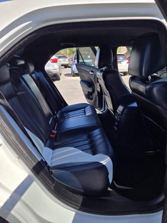 2014 Chrysler 300 Image 14