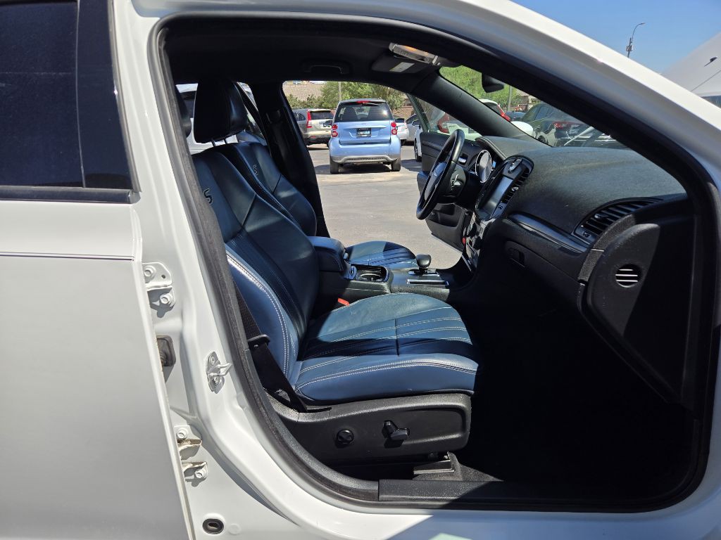 2014 Chrysler 300 Image 18