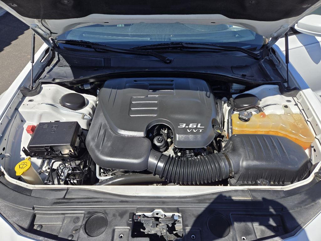 2014 Chrysler 300 Image 19