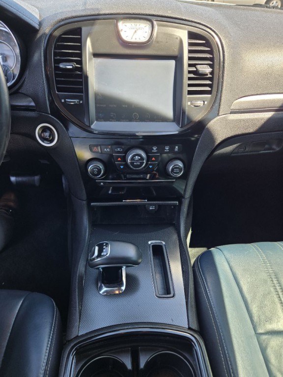 2014 Chrysler 300 Image 21
