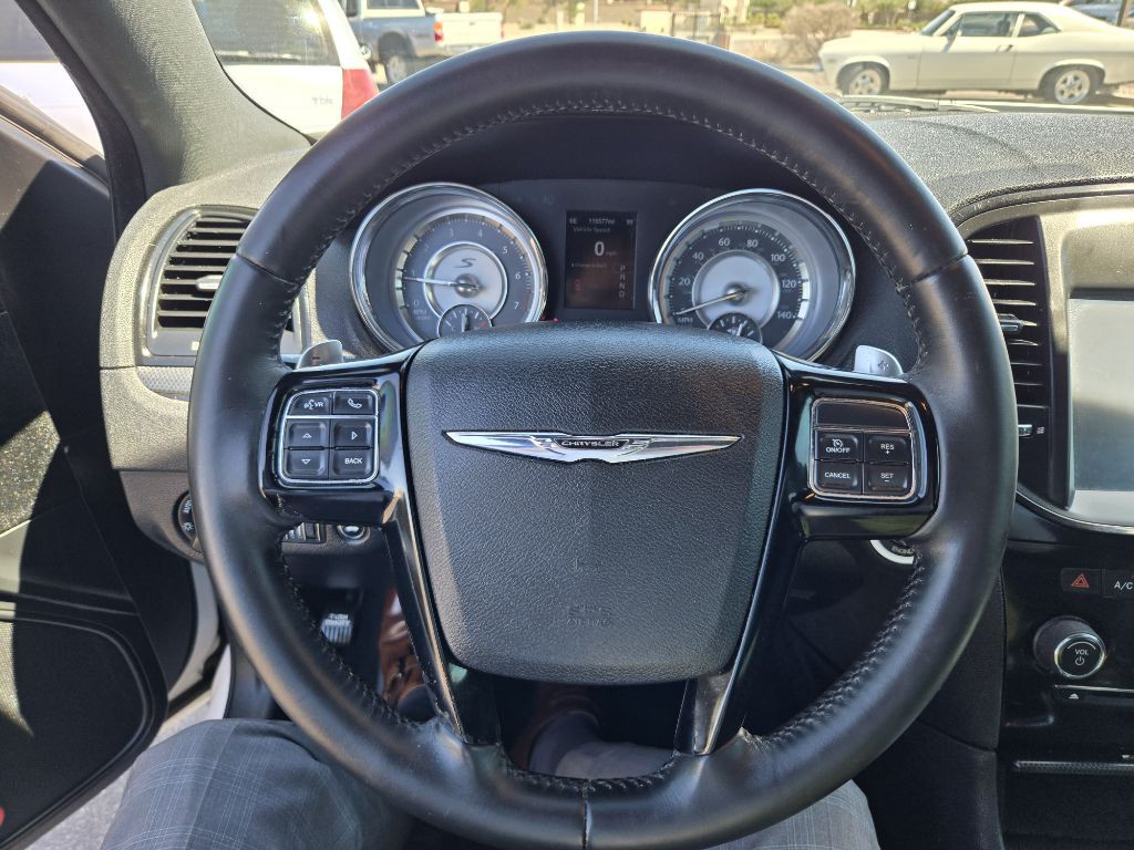 2014 Chrysler 300 Image 22