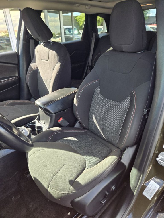 2017 Jeep Cherokee Image 10
