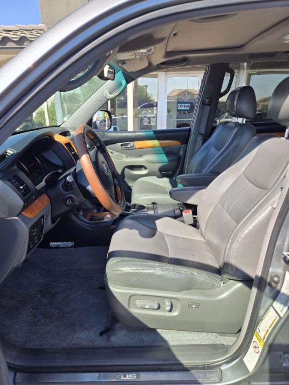 2005 Lexus GX Image 13