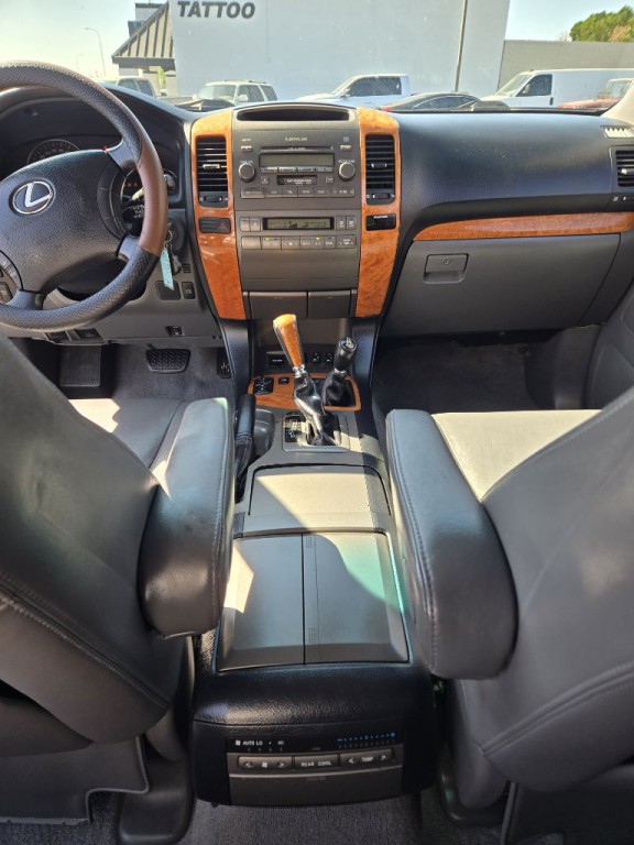 2005 Lexus GX Image 17