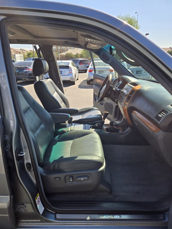 2005 Lexus GX Image 20