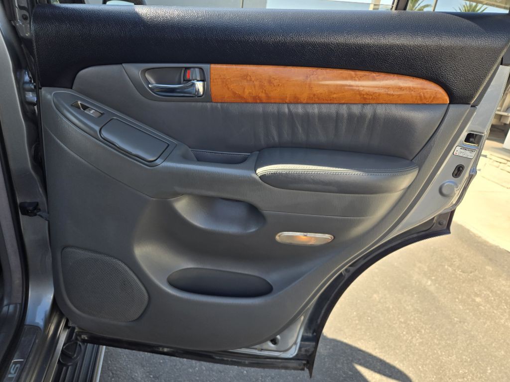 2005 Lexus GX Image 22