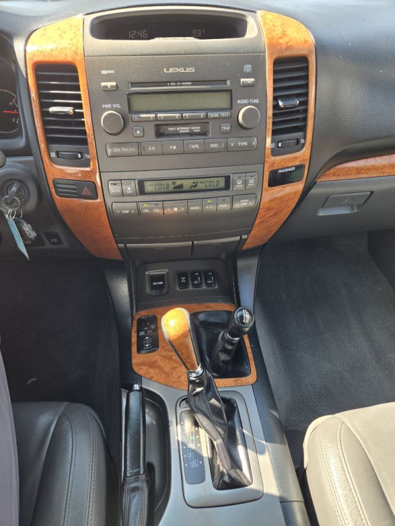 2005 Lexus GX Image 24