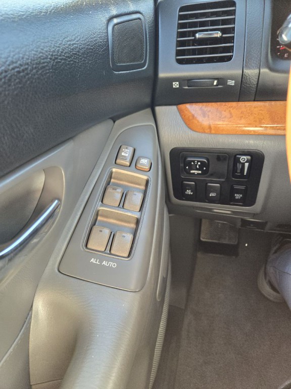 2005 Lexus GX Image 28