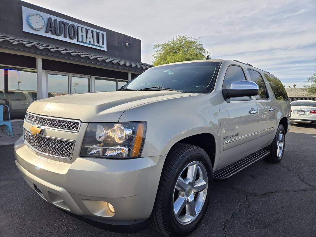 2014 Chevrolet Suburban Image 1