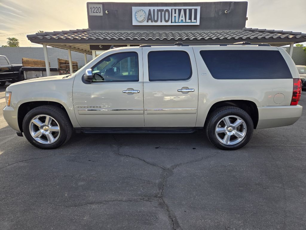 2014 Chevrolet Suburban Image 2