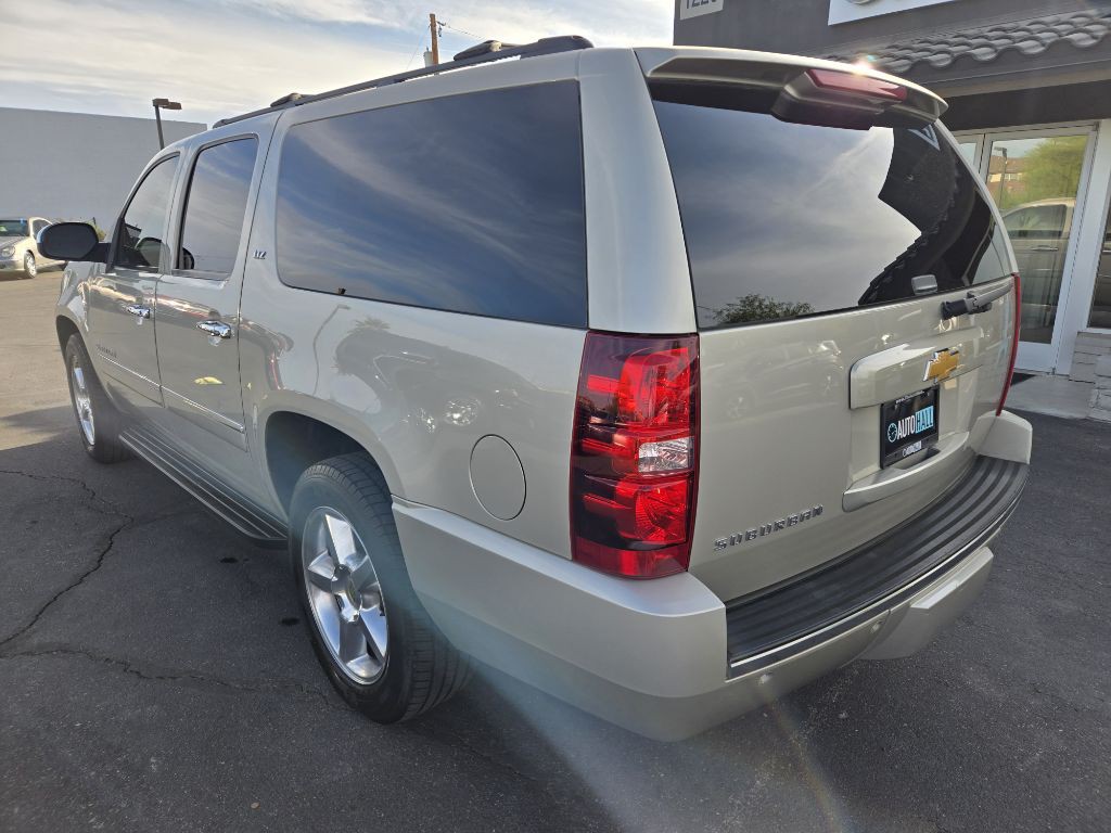 2014 Chevrolet Suburban Image 3