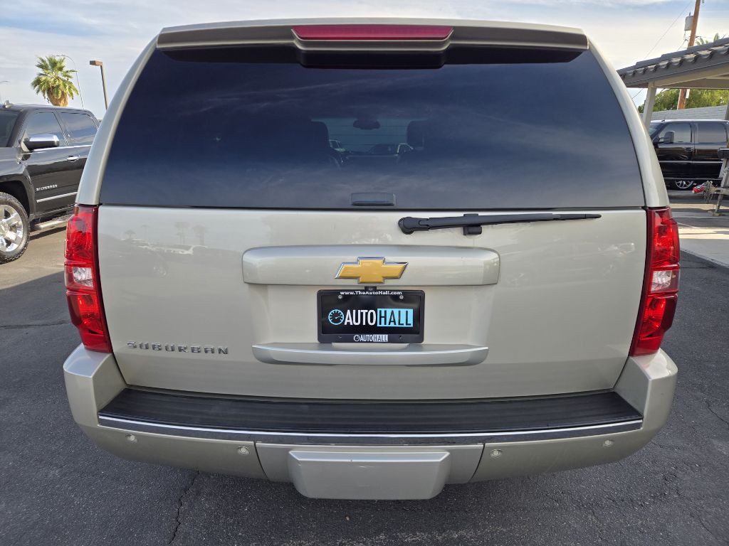 2014 Chevrolet Suburban Image 4