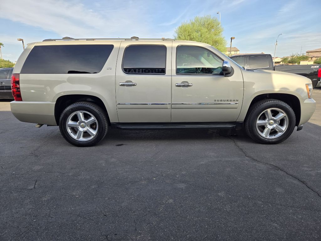 2014 Chevrolet Suburban Image 6
