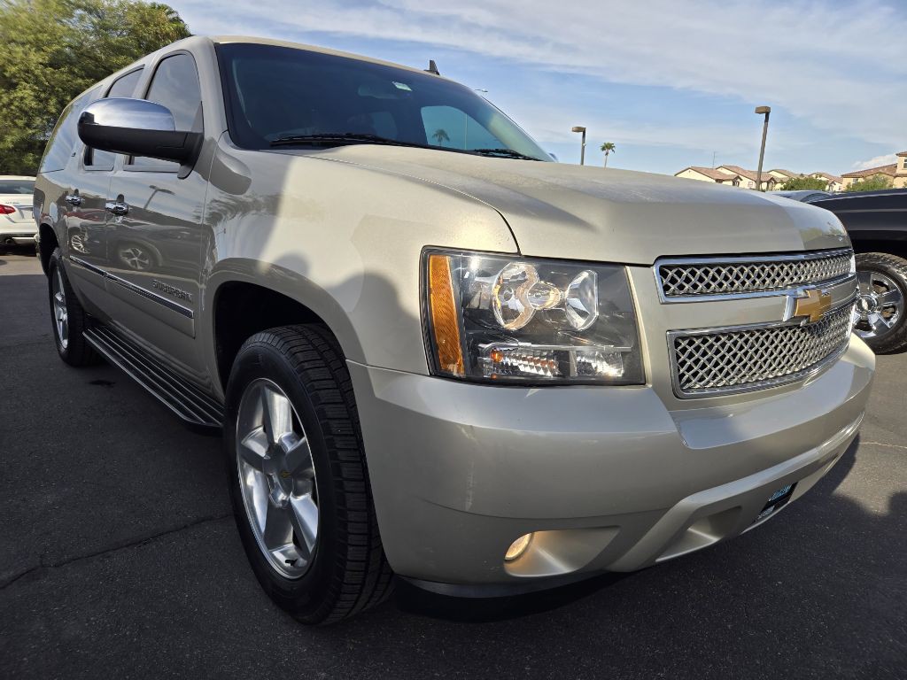 2014 Chevrolet Suburban Image 8
