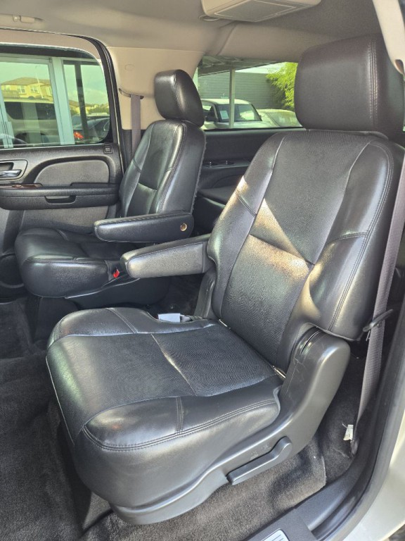 2014 Chevrolet Suburban Image 10