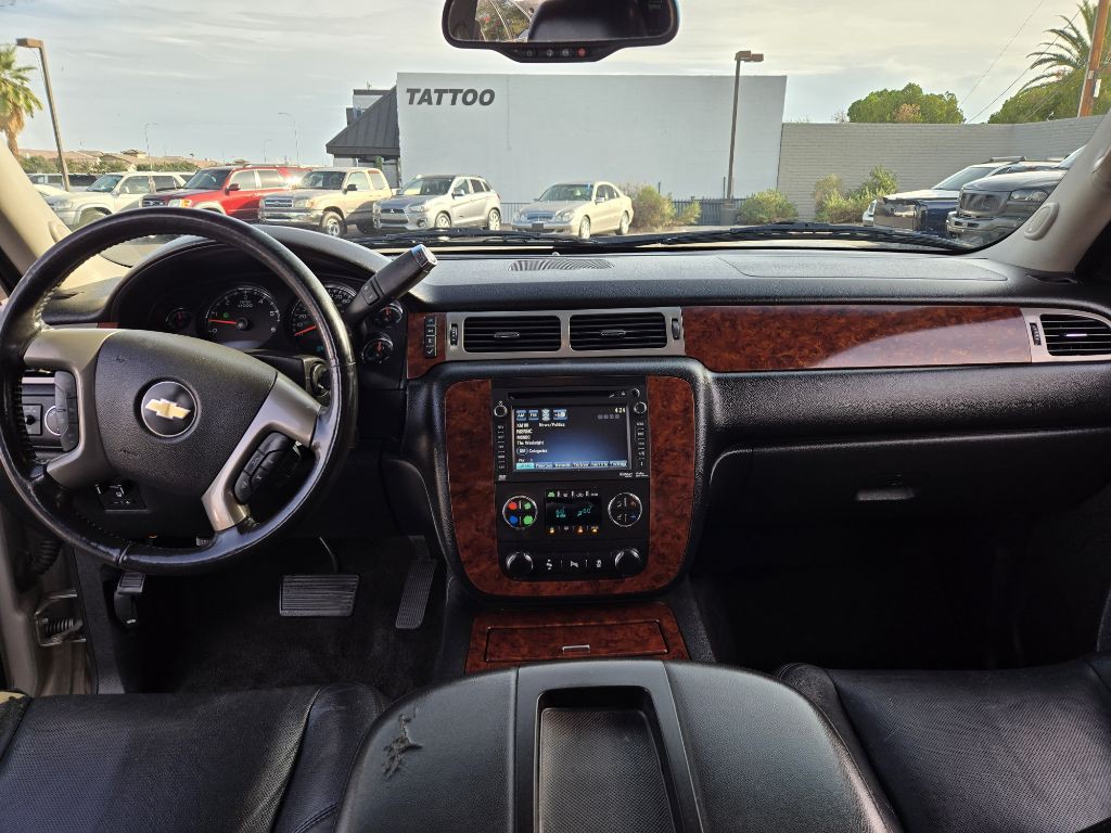 2014 Chevrolet Suburban Image 11