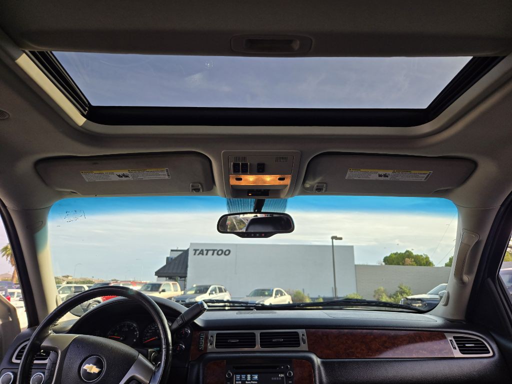 2014 Chevrolet Suburban Image 14