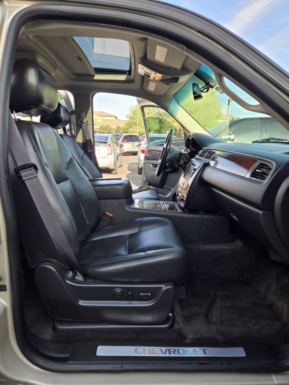 2014 Chevrolet Suburban Image 18