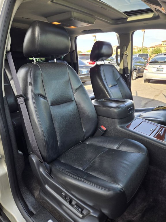 2014 Chevrolet Suburban Image 19