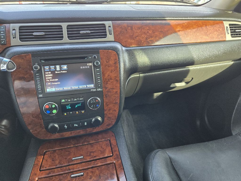 2014 Chevrolet Suburban Image 25