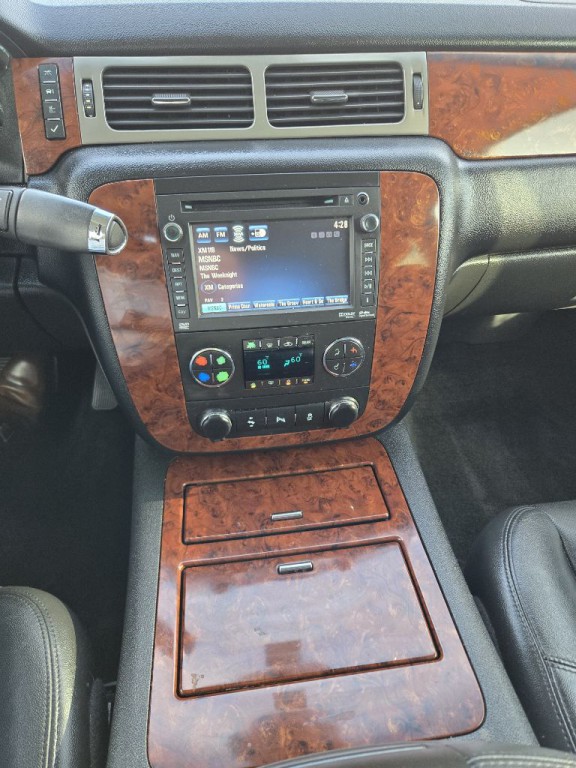 2014 Chevrolet Suburban Image 26