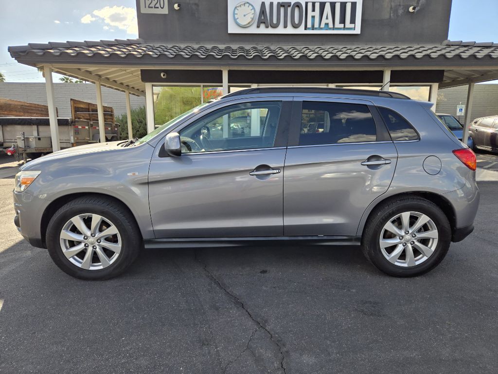 2014 Mitsubishi Outlander Image 2
