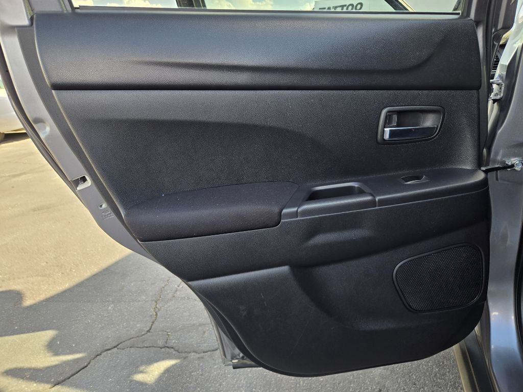 2014 Mitsubishi Outlander Image 12