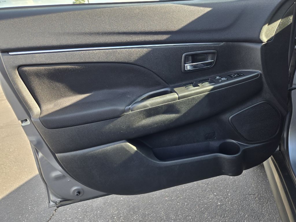 2014 Mitsubishi Outlander Image 15