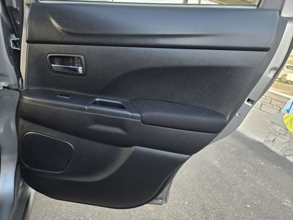 2014 Mitsubishi Outlander Image 17
