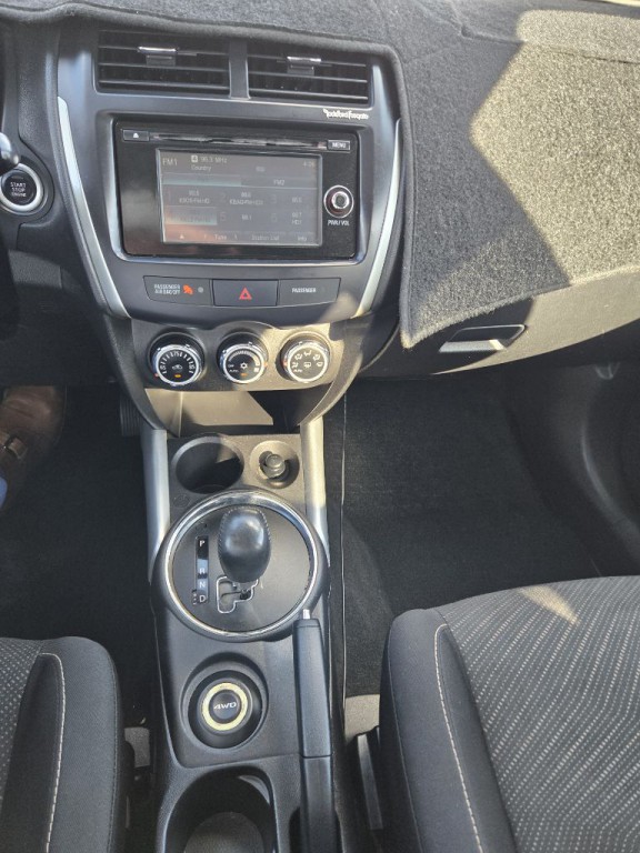 2014 Mitsubishi Outlander Image 23