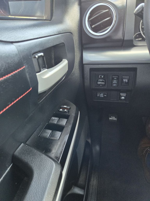2015 Toyota Tundra Image 23