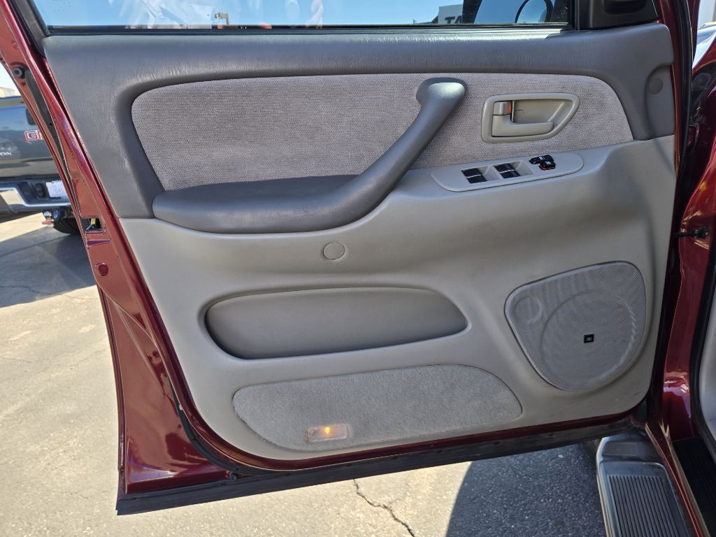 2003 Toyota Sequoia Image 10