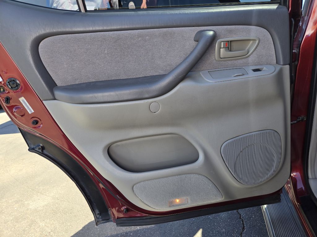 2003 Toyota Sequoia Image 12