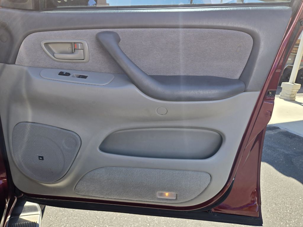 2003 Toyota Sequoia Image 17