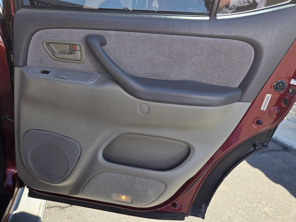 2003 Toyota Sequoia Image 19