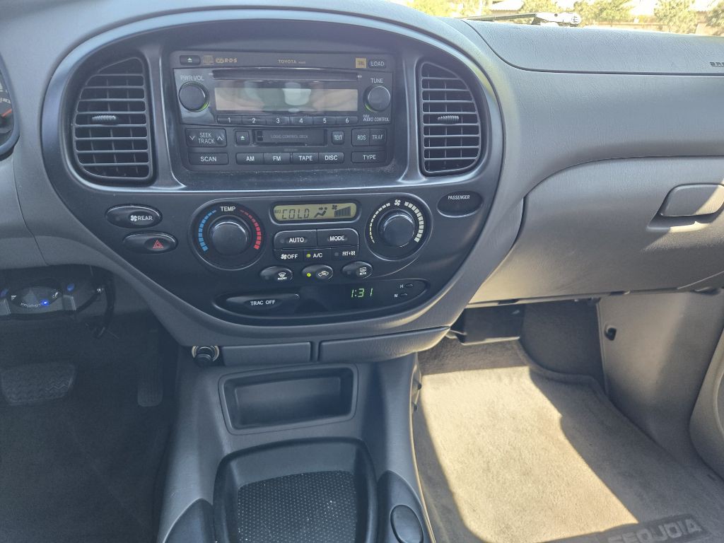 2003 Toyota Sequoia Image 22