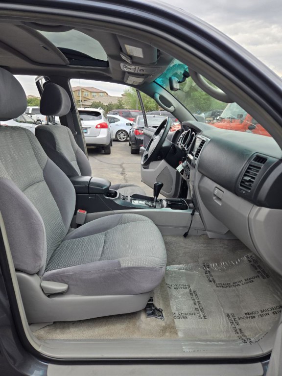 2004 Toyota 4Runner Image 23