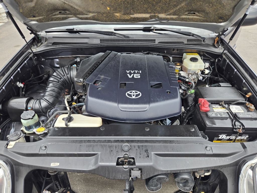 2004 Toyota 4Runner Image 24