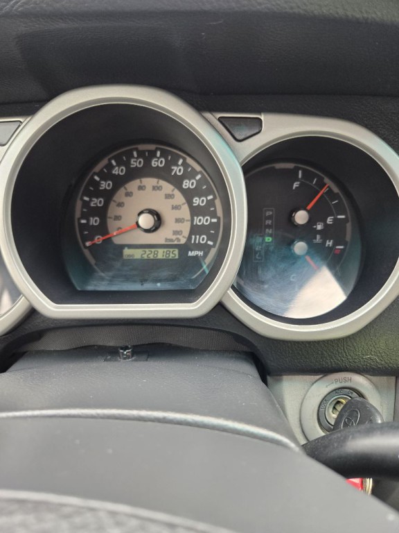2004 Toyota 4Runner Image 25
