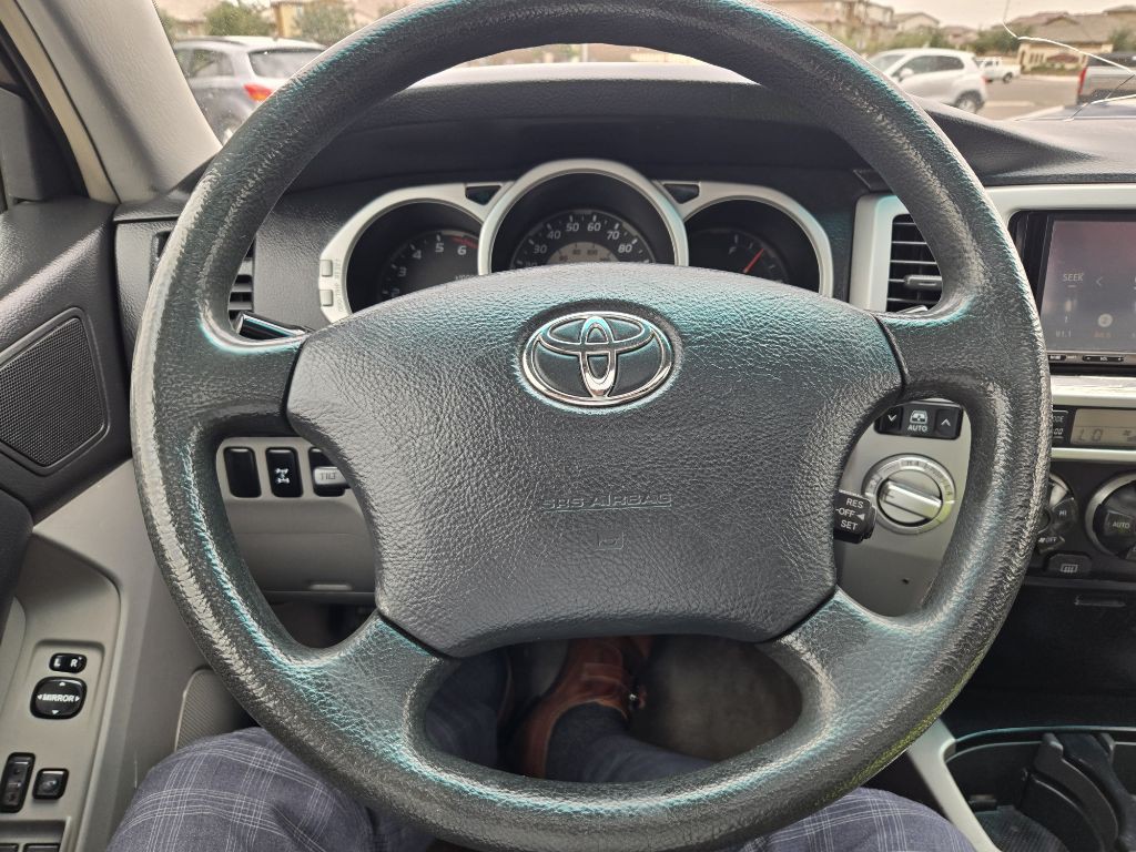 2004 Toyota 4Runner Image 26