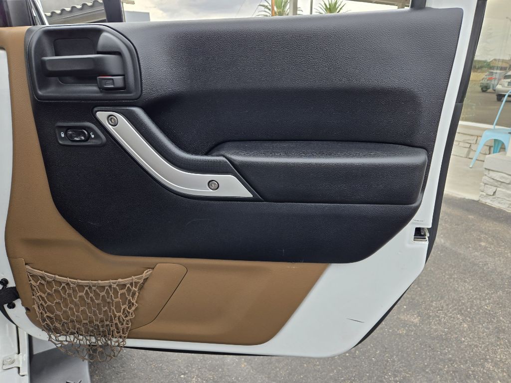 2012 Jeep Wrangler Unlimited Image 17