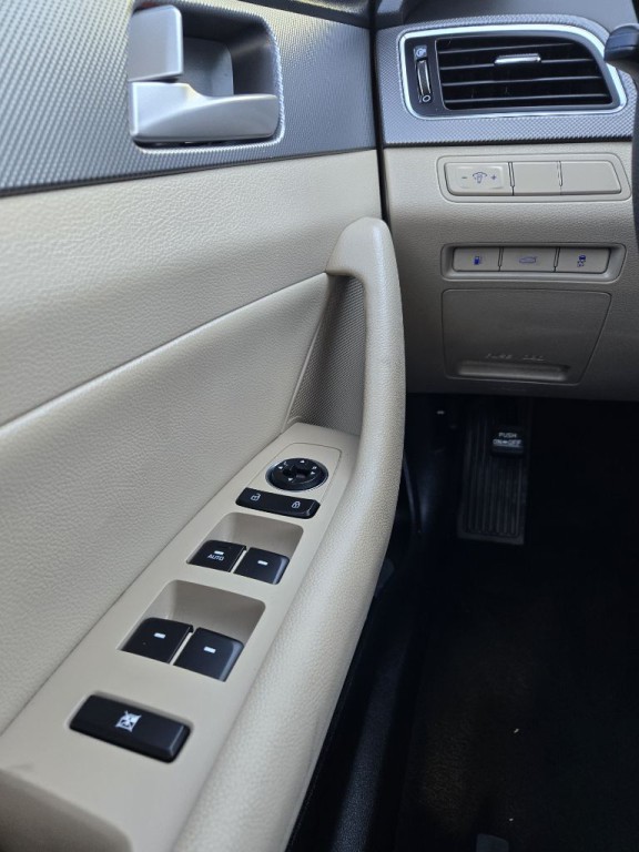 2017 Hyundai Sonata Image 16