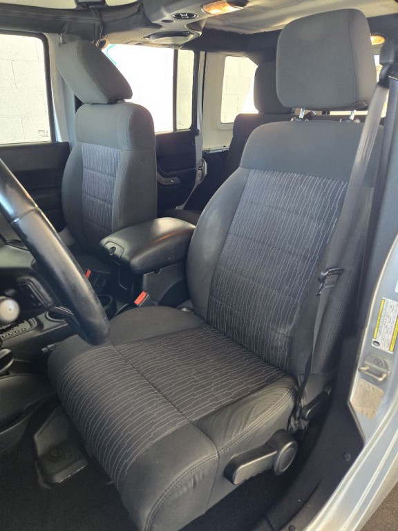 2011 Jeep Wrangler Unlimited Image 9