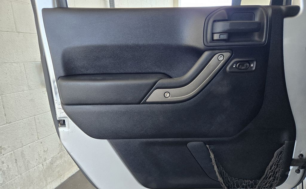 2011 Jeep Wrangler Unlimited Image 10