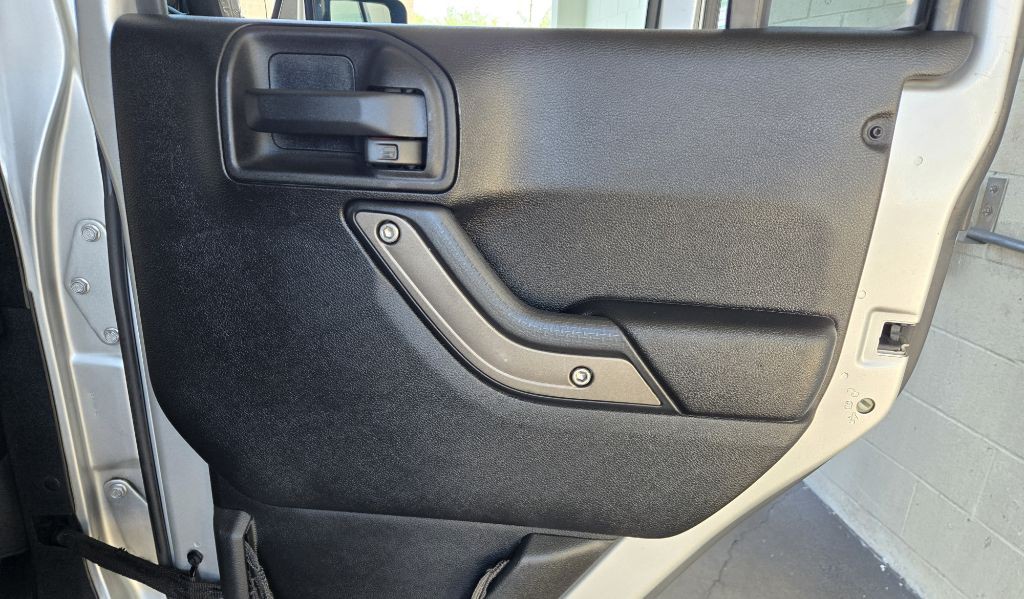 2011 Jeep Wrangler Unlimited Image 15