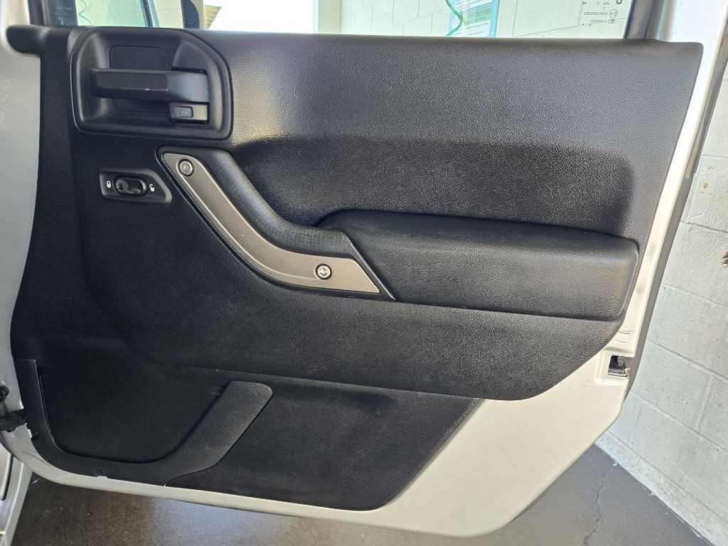 2011 Jeep Wrangler Unlimited Image 17