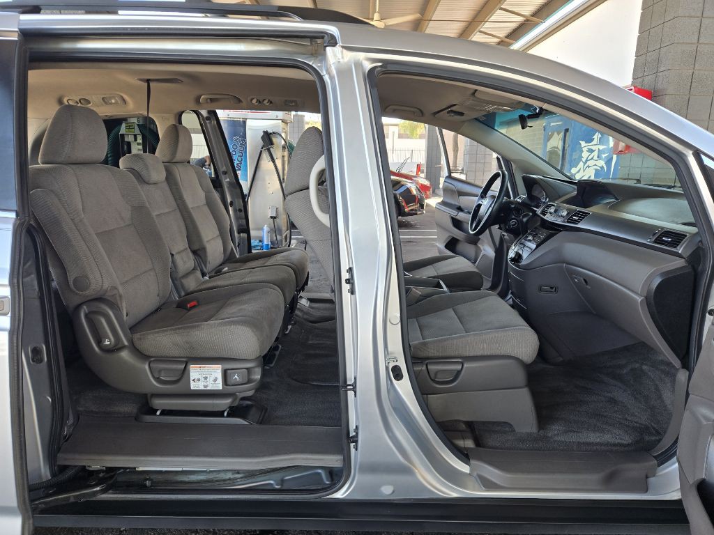 2011 Honda Odyssey Image 16