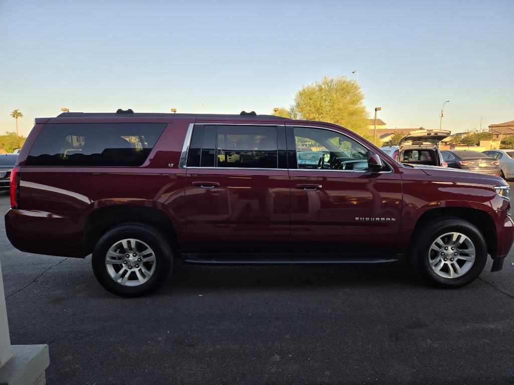 2016 Chevrolet Suburban Image 4