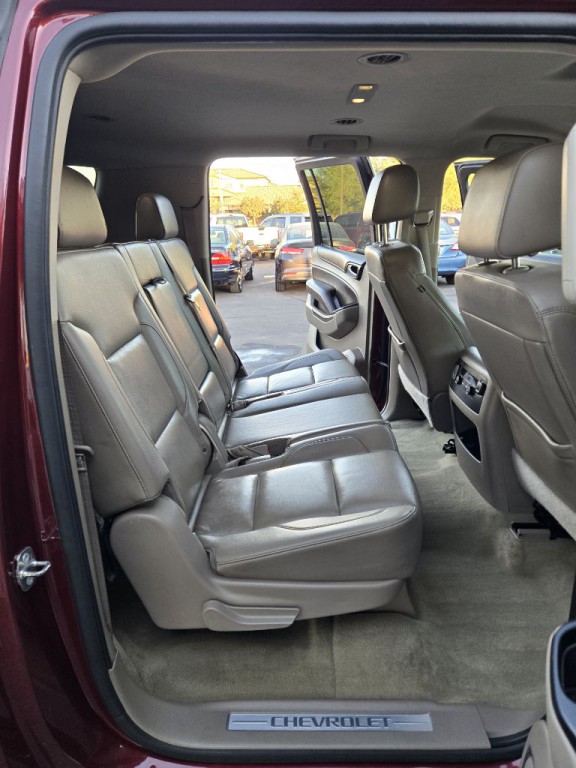 2016 Chevrolet Suburban Image 15